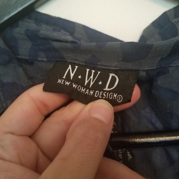 N.W.D women's blue burnout leopard print button front shirt - Picture 9 of 13